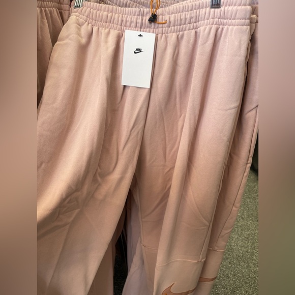 Women’s Nike Swoosh Jogger Size XL - Picture 4 of 4